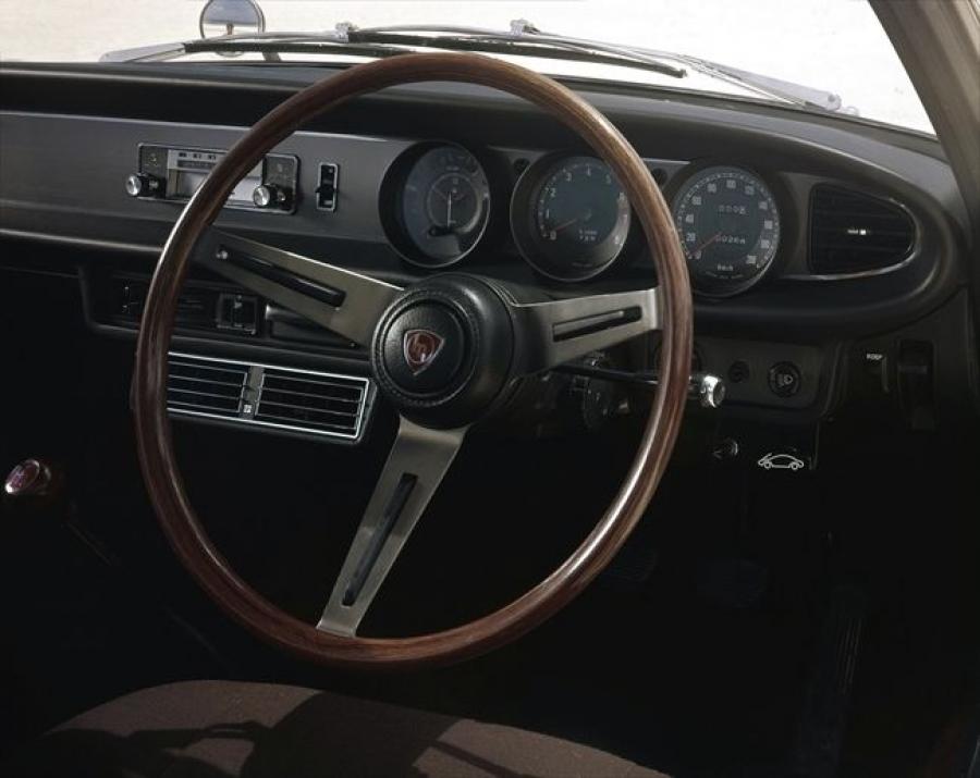 Панель приборов Mazda Luce Rotary Coupe 1969 года  (фото 9 из 10)